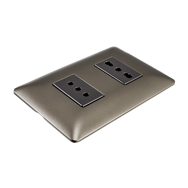 ENCHUFE SIMPLE 10A + ENCHUFE SIMPLE BIPASO EMBUTIDO 10/16A 250V (CAFÉ)