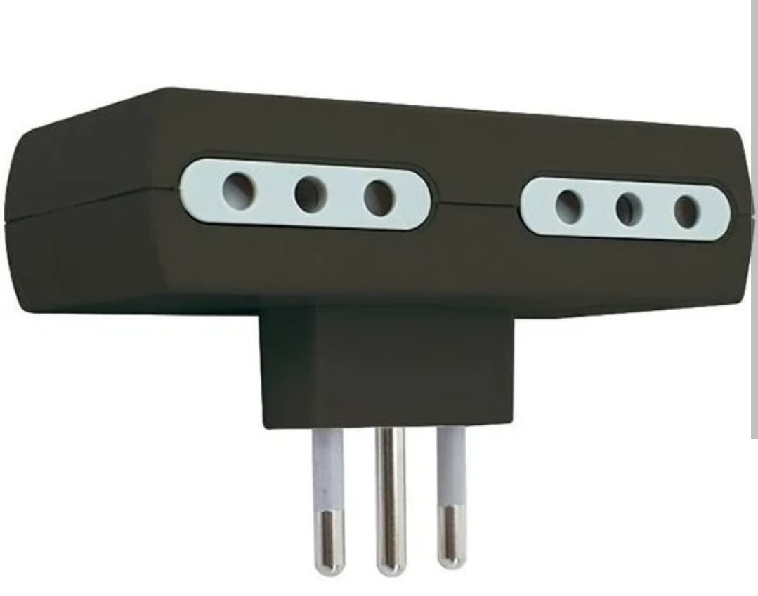 ENCHUFE ADAPTADOR CUADRUPLE NEGRO