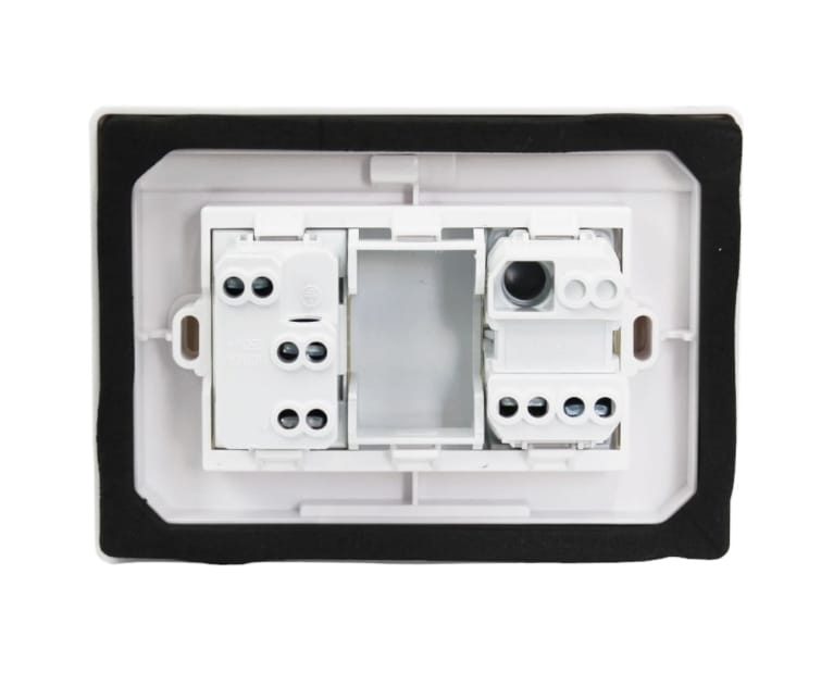HYDROBOX EMBUTIDO CON ENCHUFE SIMPLE 10/16A Y INTERRUPTOR 9/12