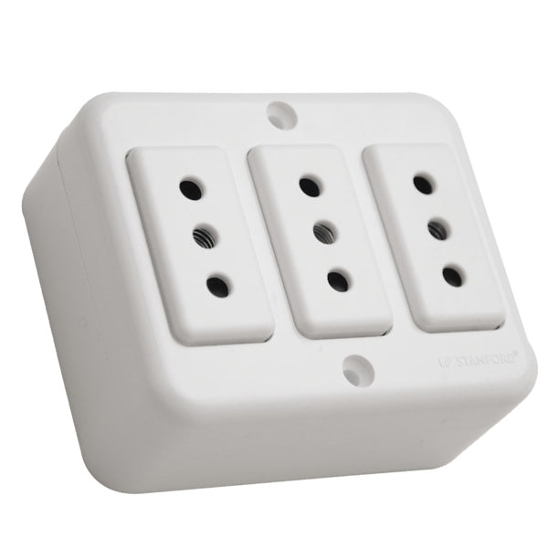 Enchufe Triple Sobrepuesto 10A 250V Blanco Muro Exterior