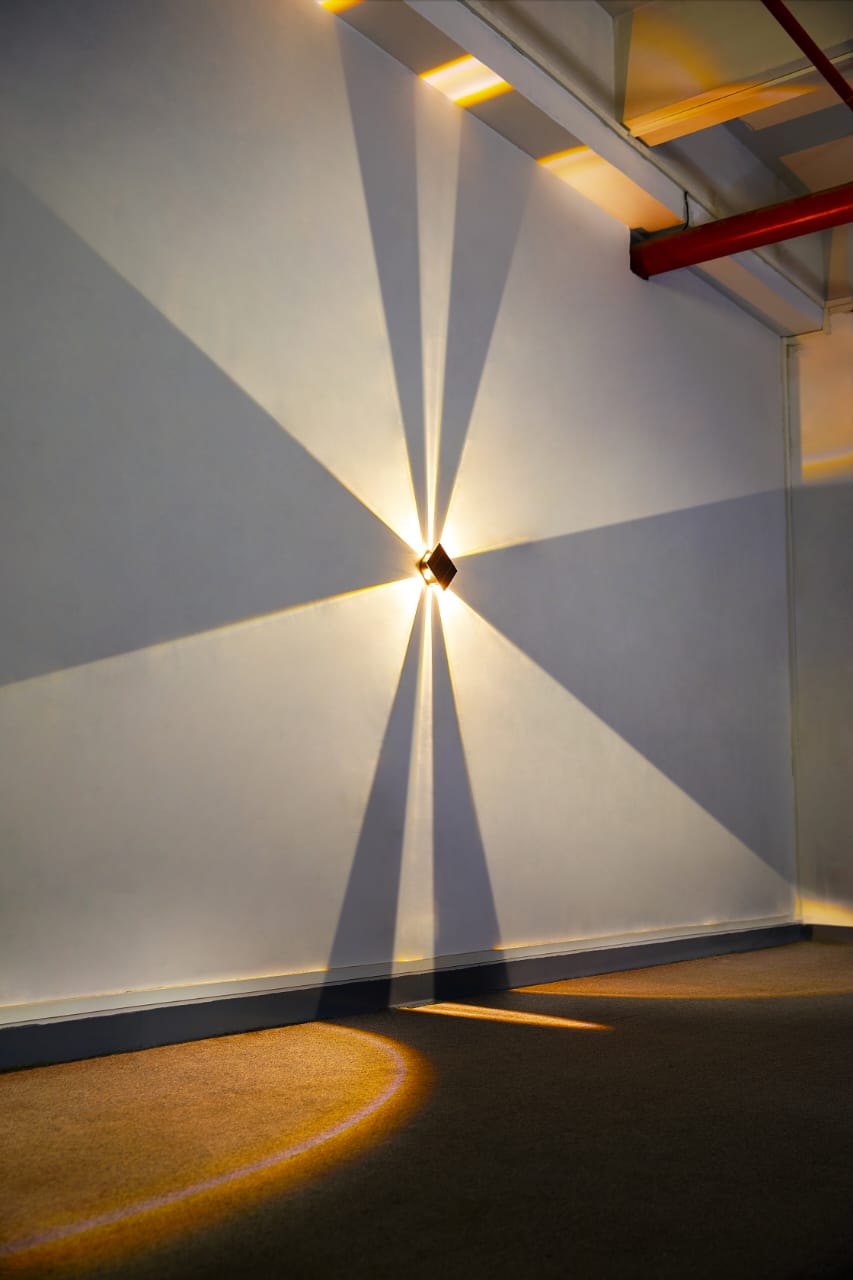 Foco Solar LED Muro Exterior Fotocelda Automático IP54